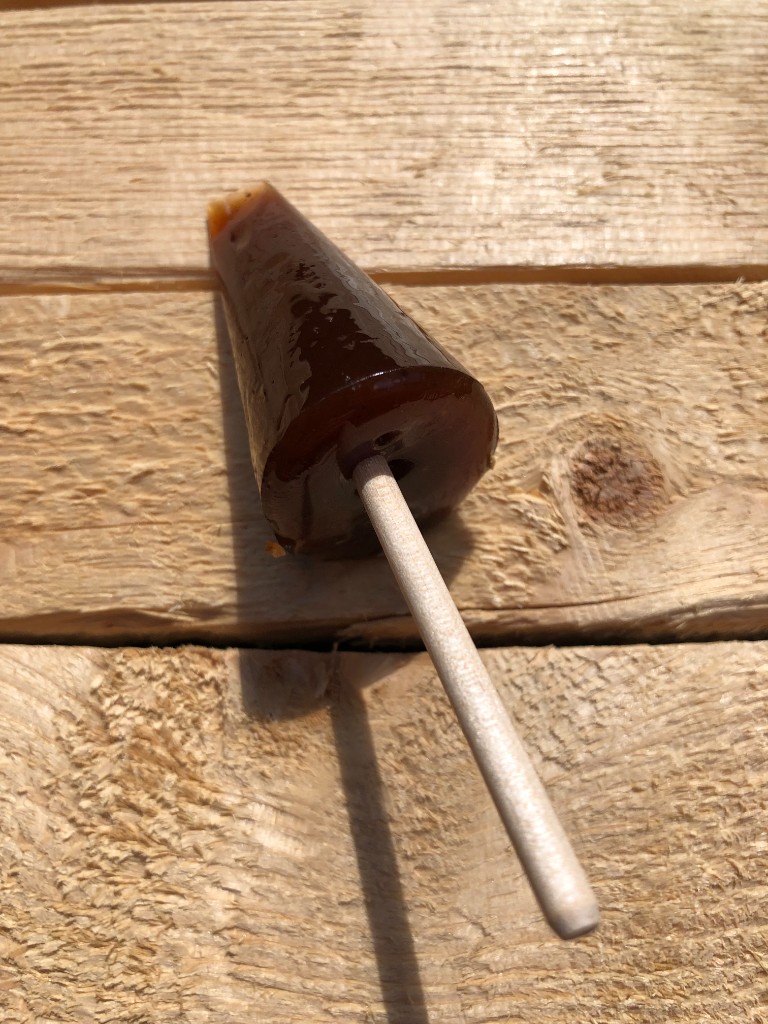 Klubba med smak av choklad.